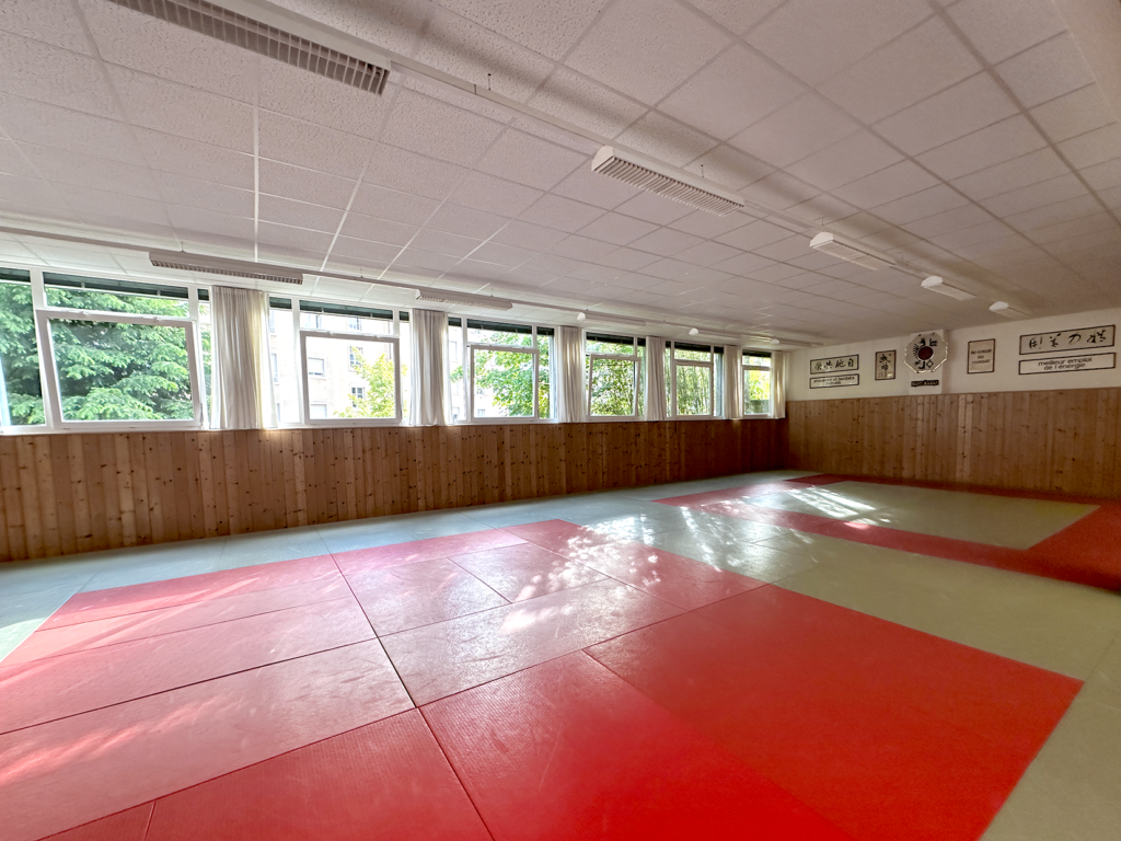 L'intérieur du dojo lumineux en toutes saisons